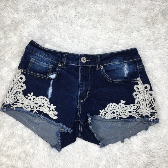 ⬇️Bongo Distressed Crochet Lace Denim Shorts Size 7 - Picture 14 of 14